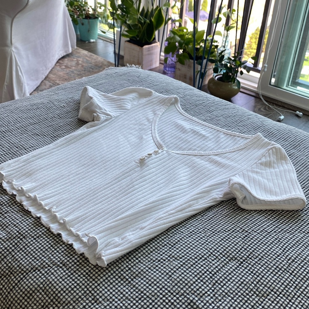 American Eagle White short sleeve crop top in size XS ruffle hem